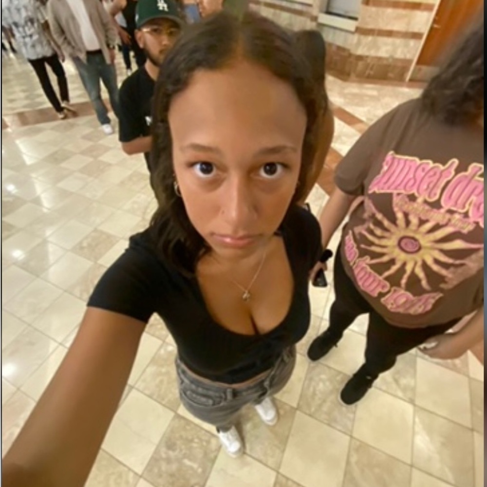 Meet your Posher, Kiana
